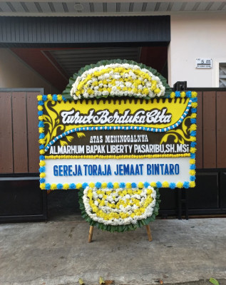 Papan Bunga Duka di Namrole